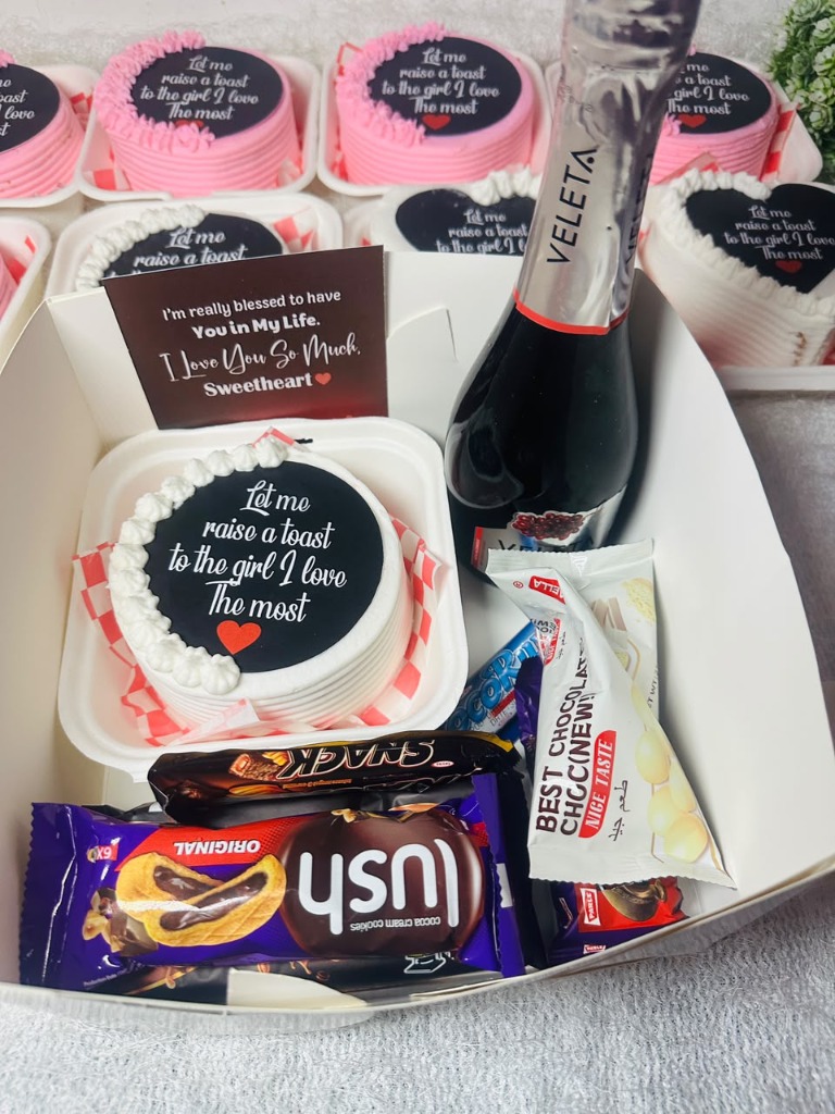 OREOS DELICACIES Treat Box